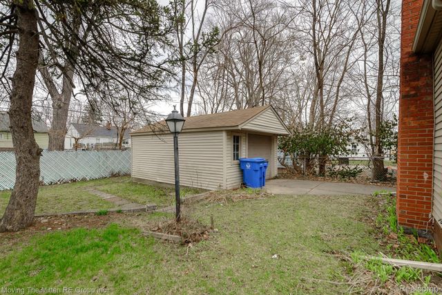 26396 Pennie Street, Dearborn Heights, MI 48125