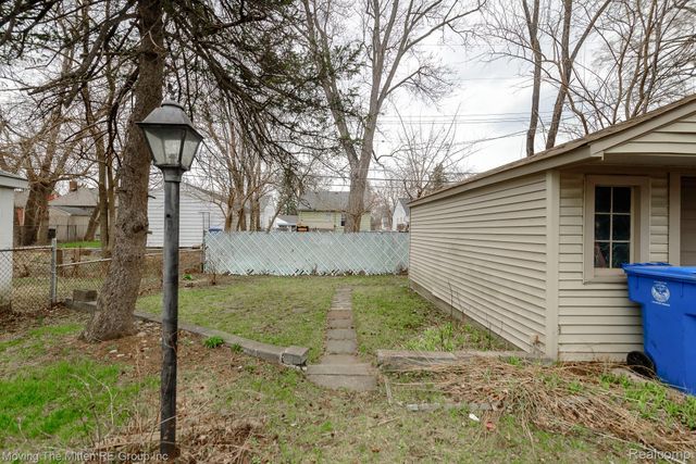 26396 Pennie Street, Dearborn Heights, MI 48125