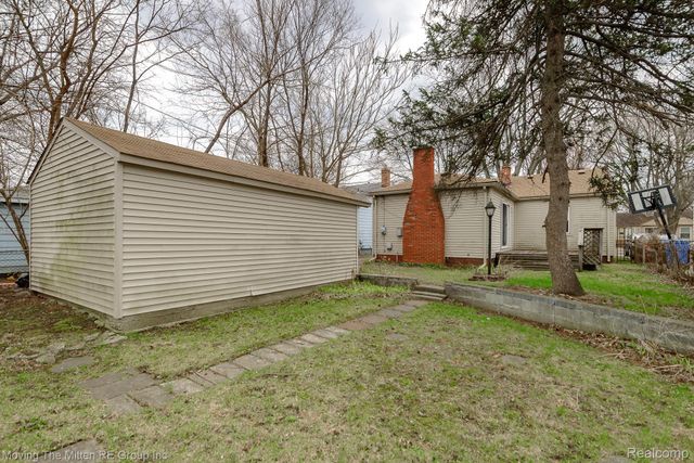 26396 Pennie Street, Dearborn Heights, MI 48125