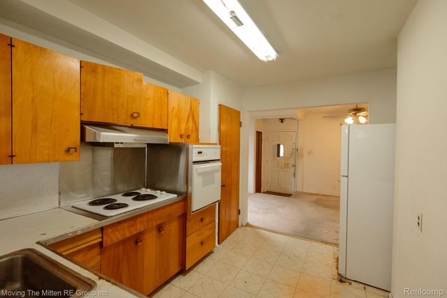 26396 Pennie Street, Dearborn Heights, MI 48125