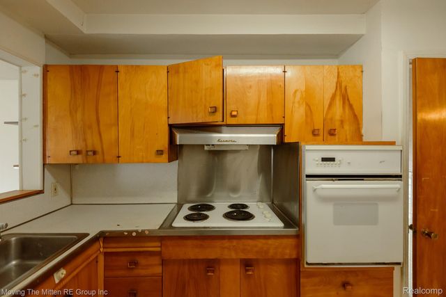 26396 Pennie Street, Dearborn Heights, MI 48125