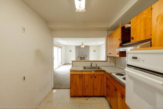 26396 Pennie Street, Dearborn Heights, MI 48125