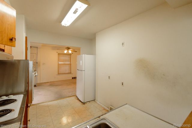 26396 Pennie Street, Dearborn Heights, MI 48125