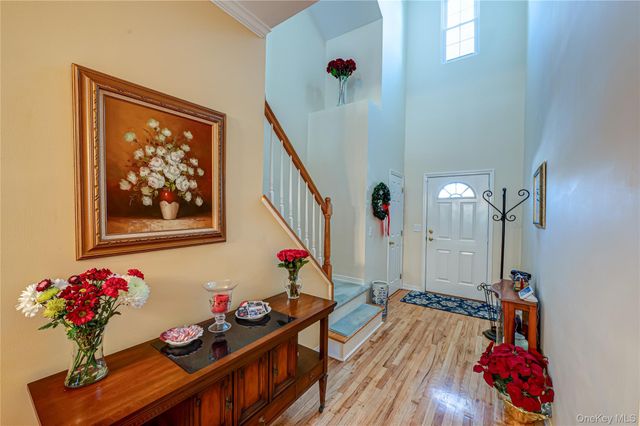 4 Chelsea Drive, Smithtown, NY 11787