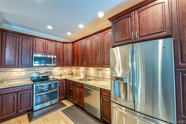 4 Chelsea Drive, Smithtown, NY 11787