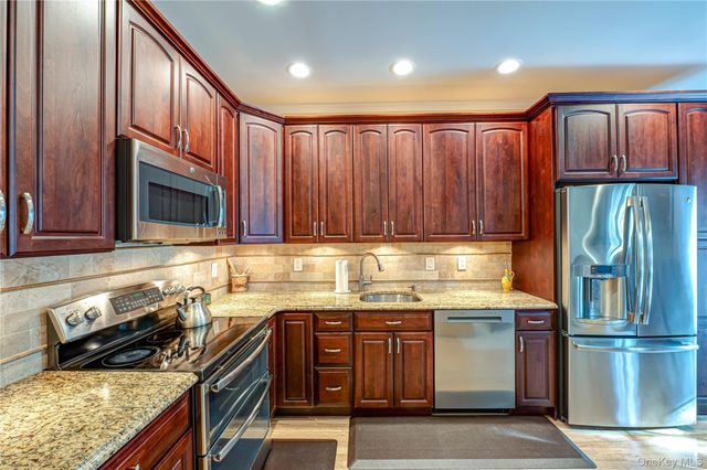 4 Chelsea Drive, Smithtown, NY 11787