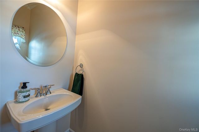 4 Chelsea Drive, Smithtown, NY 11787