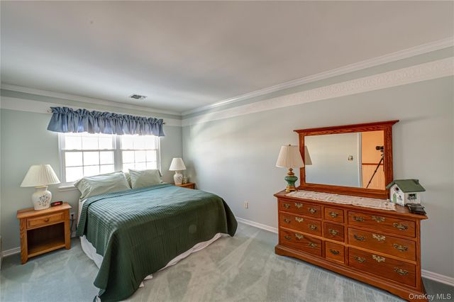 4 Chelsea Drive, Smithtown, NY 11787