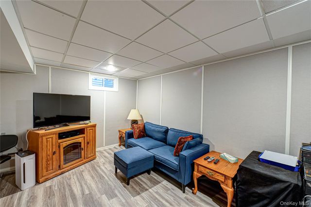 4 Chelsea Drive, Smithtown, NY 11787