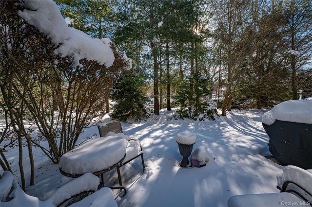 4 Chelsea Drive, Smithtown, NY 11787