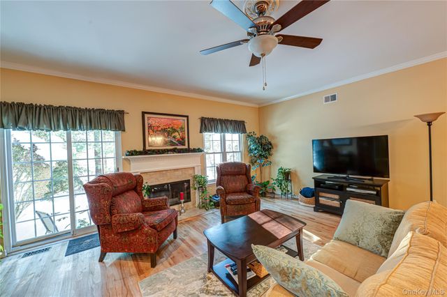 4 Chelsea Drive, Smithtown, NY 11787