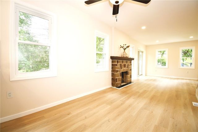 4 Brentwood Dr, Kennedy Twp, PA 15136