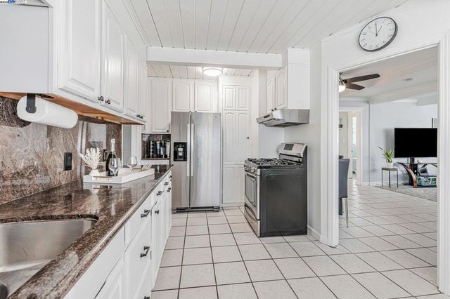 22857 Fuller Ave, Hayward, CA 94541