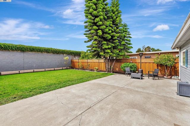 22857 Fuller Ave, Hayward, CA 94541