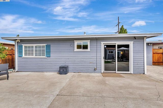 22857 Fuller Ave, Hayward, CA 94541