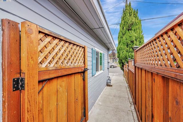 22857 Fuller Ave, Hayward, CA 94541