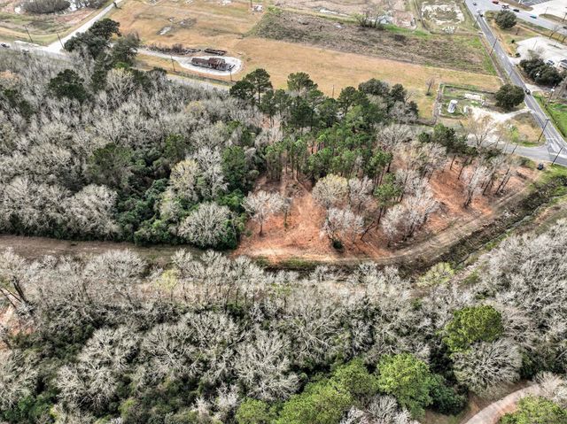 000 Lakeland Dr, Liberty, TX 77575