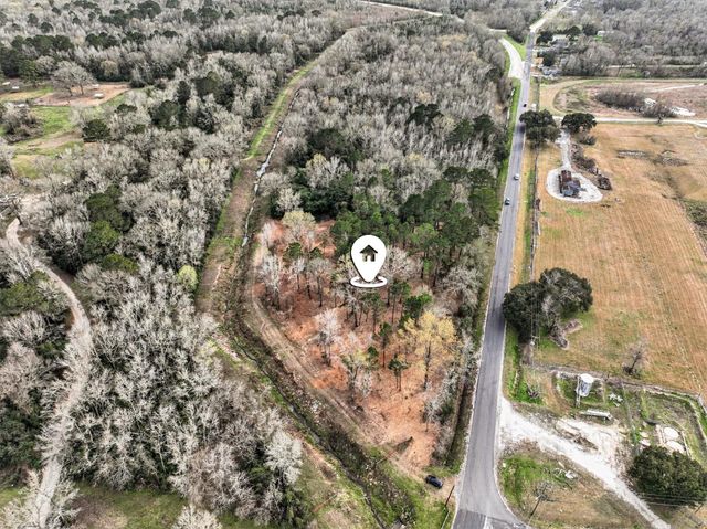 000 Lakeland Dr, Liberty, TX 77575