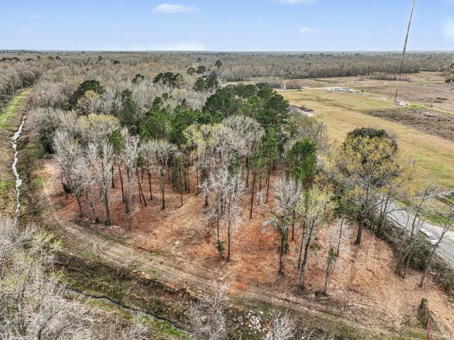 000 Lakeland Dr, Liberty, TX 77575