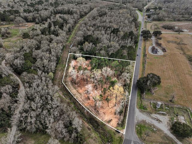 000 Lakeland Dr, Liberty, TX 77575