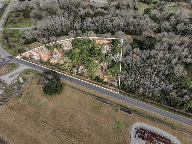 000 Lakeland Dr, Liberty, TX 77575