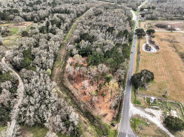 000 Lakeland Dr, Liberty, TX 77575