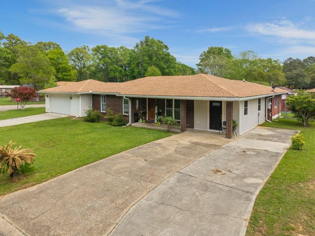 311 Glenhaven Cir., Hattiesburg, MS 39401