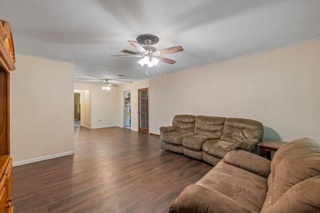 311 Glenhaven Cir., Hattiesburg, MS 39401