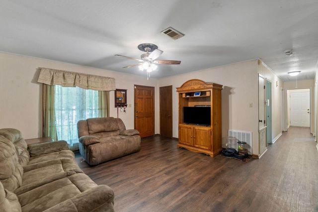 311 Glenhaven Cir., Hattiesburg, MS 39401