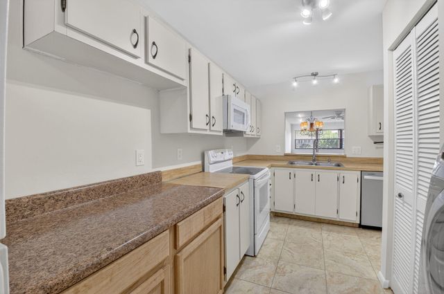 2911 SW 21st Terrace 272b, Delray Beach, FL 33445