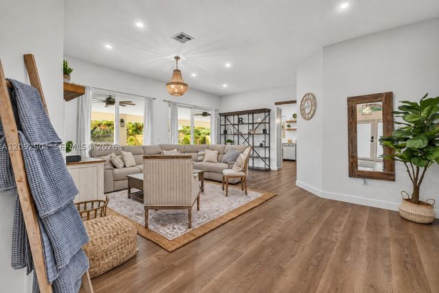 10600 NW 54th St, Doral, FL 33178