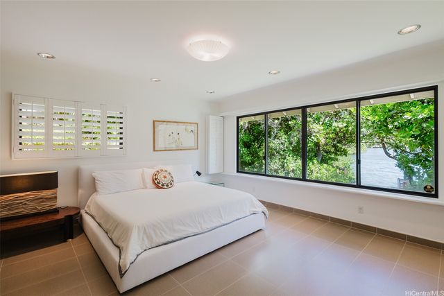 5949 Kalanianaole Highway A, Honolulu, HI 96821