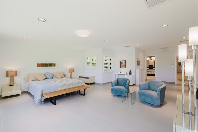 5949 Kalanianaole Highway A, Honolulu, HI 96821