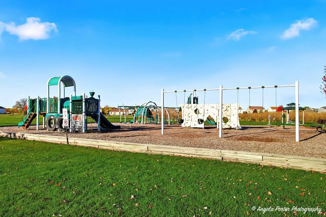 2441 Haydn Street, Woodstock, IL 60098