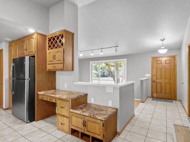2760 Sunray LANE, Howard, WI 54313