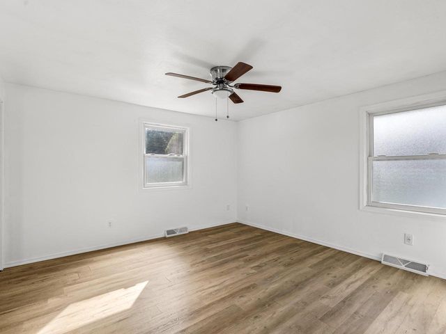 2760 Sunray LANE, Howard, WI 54313