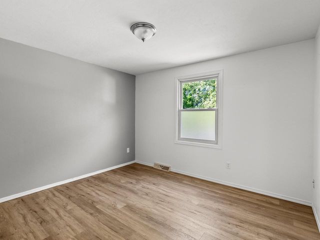 2760 Sunray LANE, Howard, WI 54313