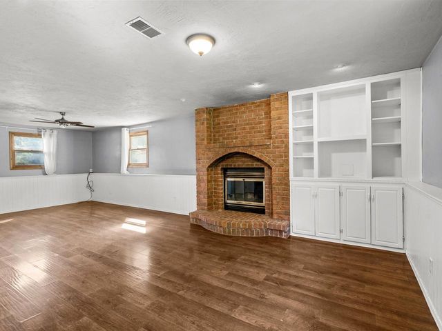 2760 Sunray LANE, Howard, WI 54313
