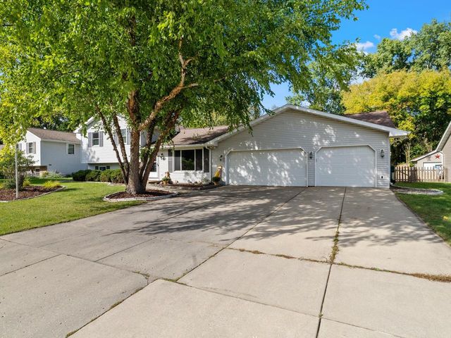2760 Sunray LANE, Howard, WI 54313