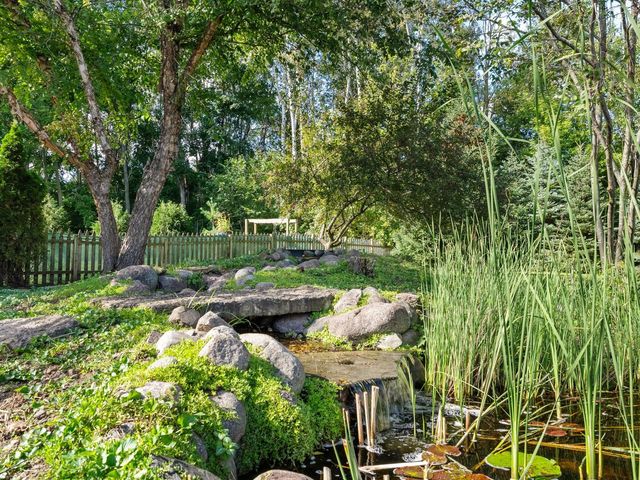 2760 Sunray LANE, Howard, WI 54313