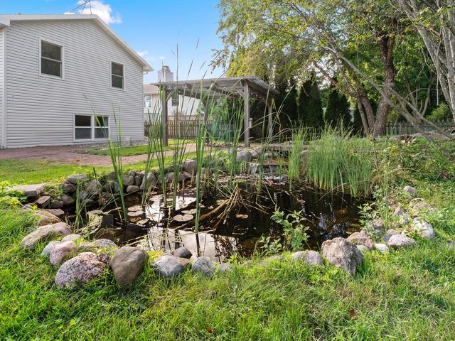 2760 Sunray LANE, Howard, WI 54313