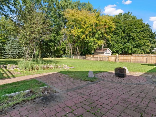 2760 Sunray LANE, Howard, WI 54313