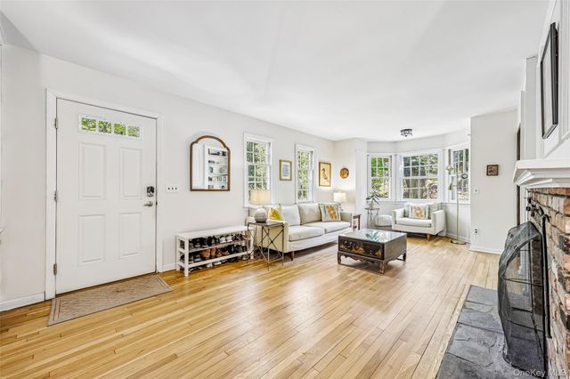 16 Valley Road, Stony Brook, NY 11790