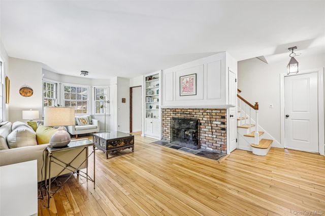 16 Valley Road, Stony Brook, NY 11790