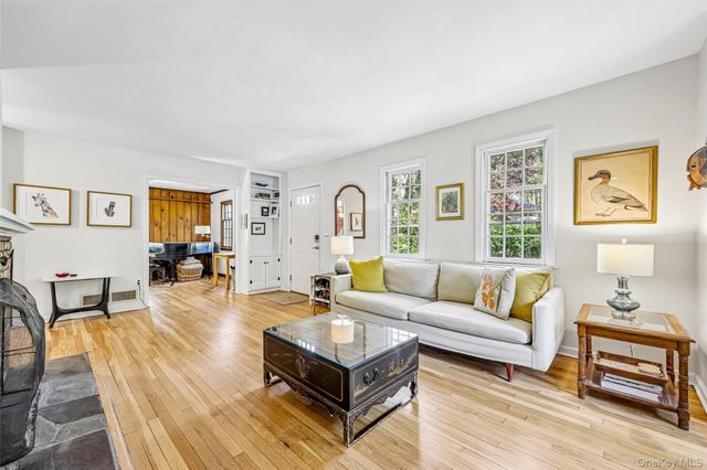 16 Valley Road, Stony Brook, NY 11790
