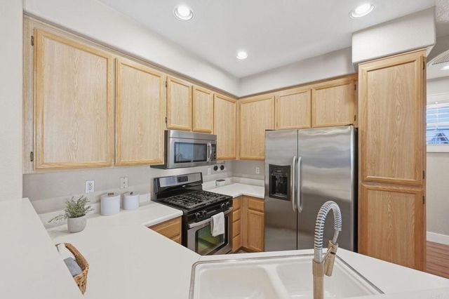 581 Silver Berry Place, Encinitas, CA 92024