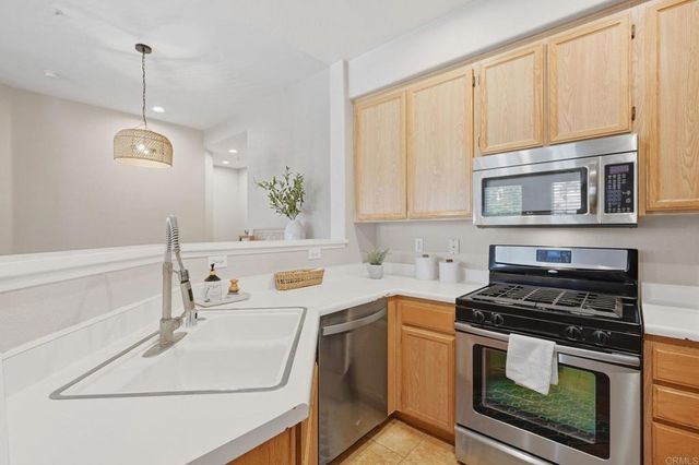 581 Silver Berry Place, Encinitas, CA 92024