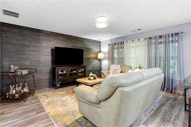 1101 Pine Acre Drive NE, Buford, GA 30518