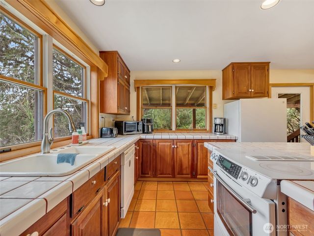 20003 Sandridge Road, Long Beach, WA 98631