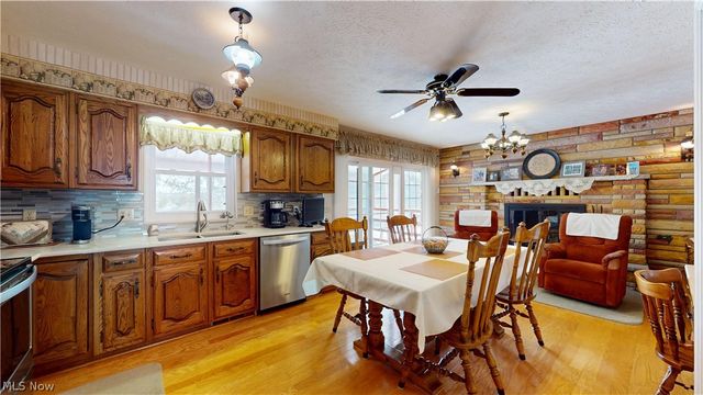 976 Braun Road, Belpre, OH 45714